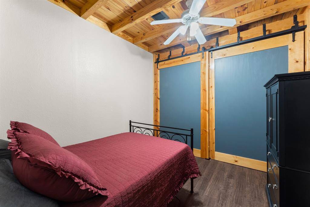 Second bedroom inside the casita.