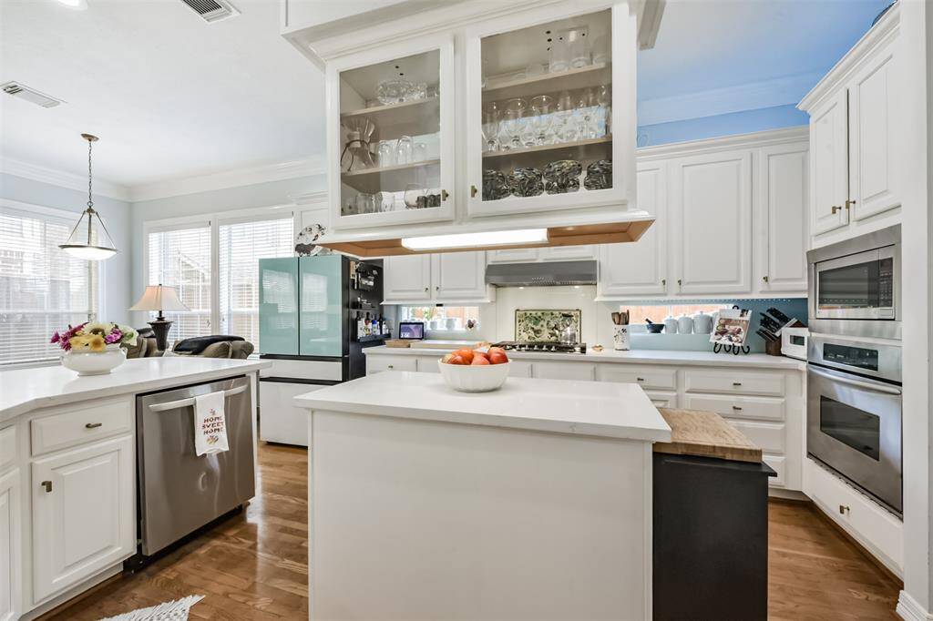 Stainless steel appliances, Gas countertop stovetop.
