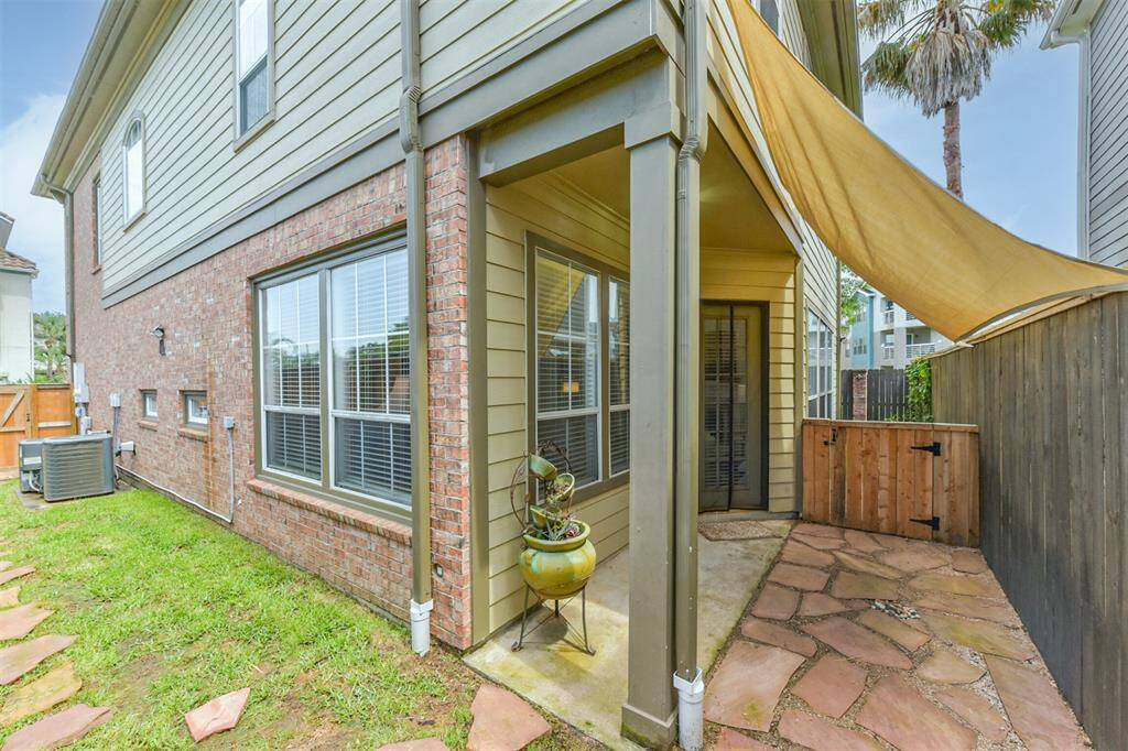 another view of back porch and side yard.