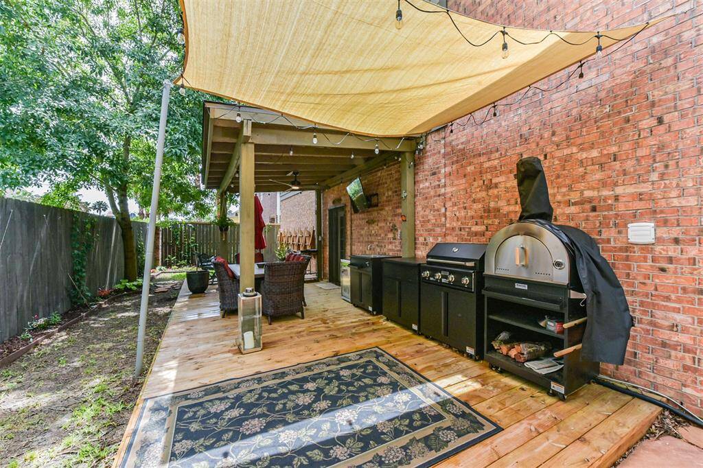 Outdoor sink and Gas grill and outdoor pizza oven stay with property all in excellent condition for an added perk.