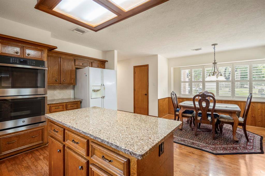 Double ovens in the Kitchen for a chef's dream.