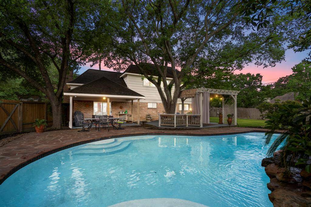 Gorgeous outdoor living with a pool and covered Patio. Perfect for the upcoming Summer months!