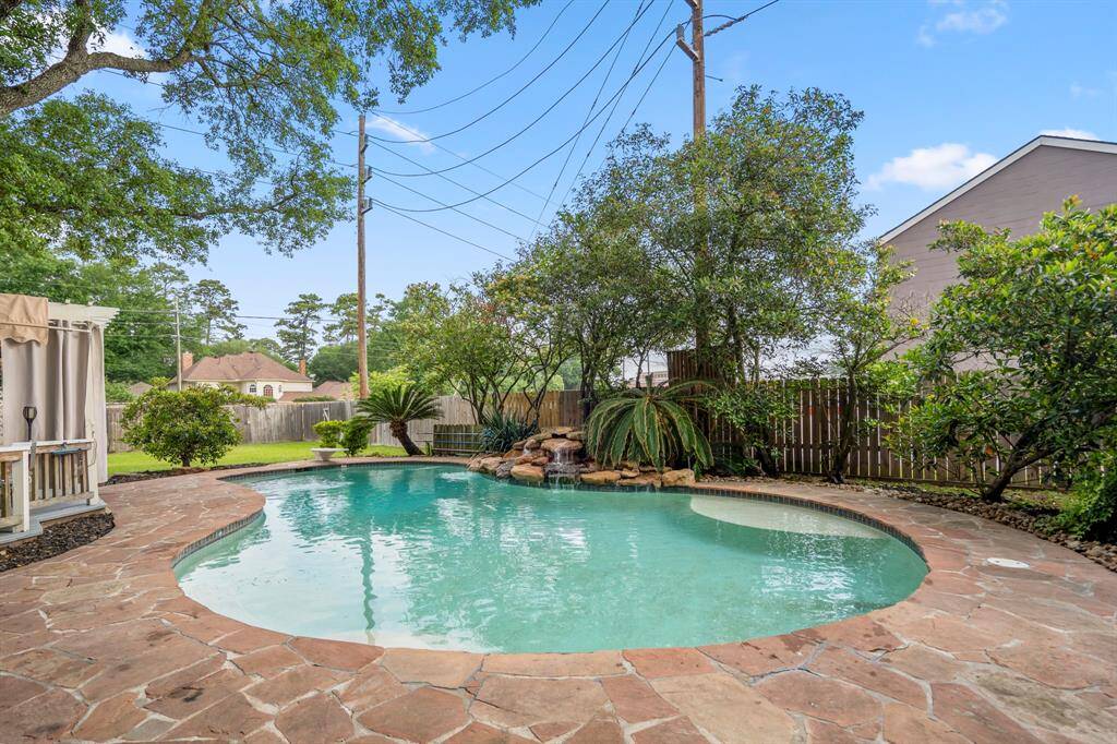 Sparkling pool with so much privacy.