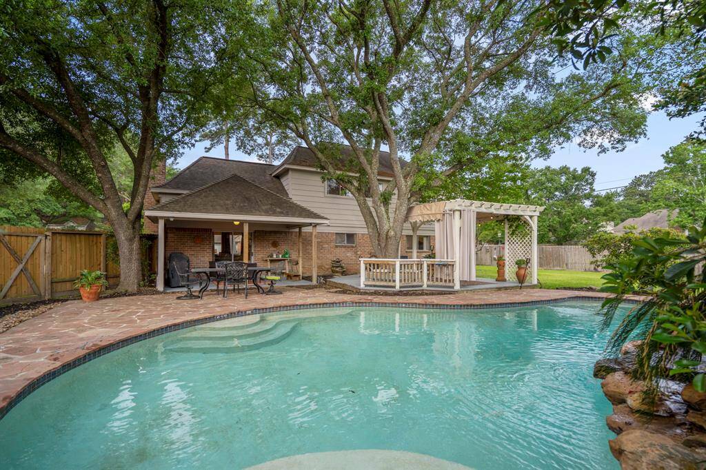Imagine all the fun you could have in this backyard!