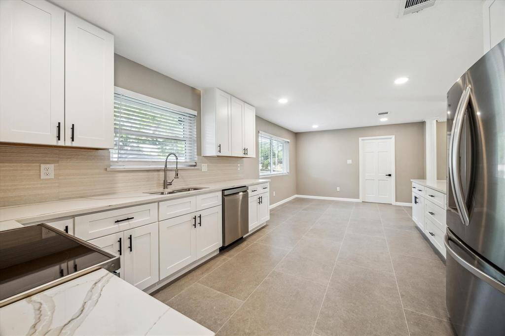 LARGE OPEN KITCHEN SPACE