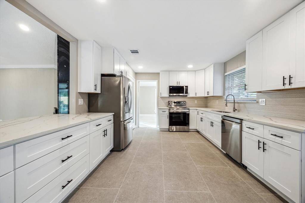 KITCHEN WITH RECENTLY ADDED QUART COUNTERTOPS, CABINETS AND LG APPLIANCES
