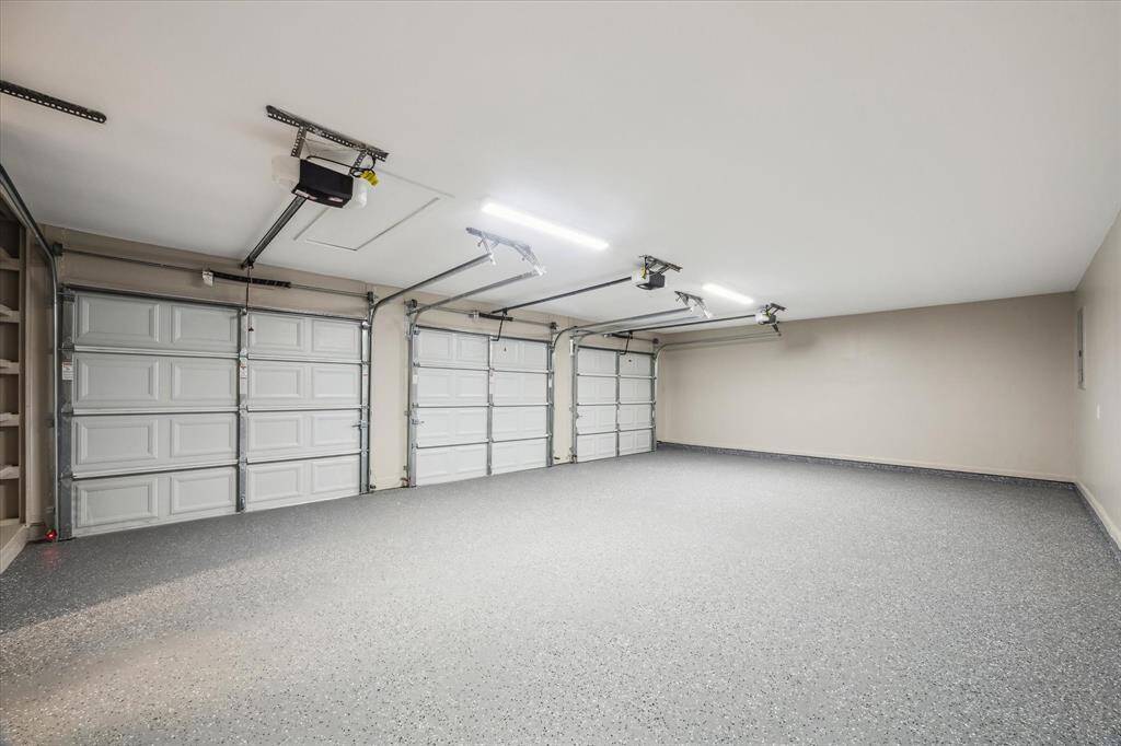LARGE 3 CAR GARAGE WITH EPOXY FLOORING