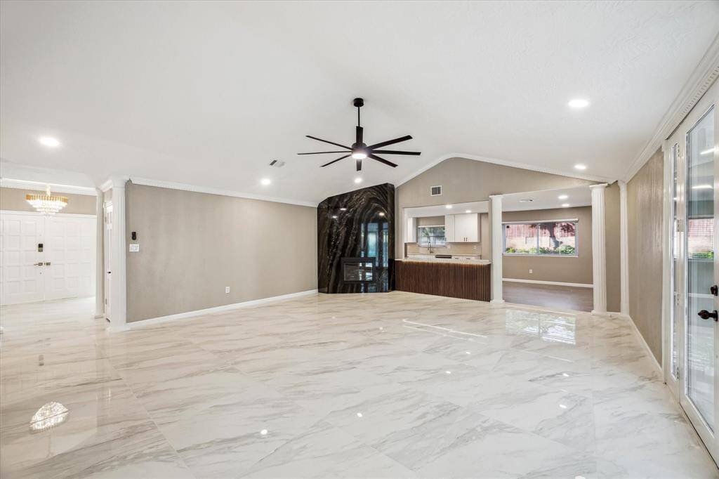 OPEN FLOORPLAN