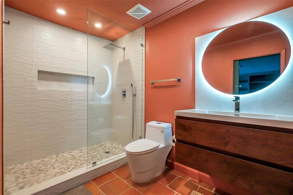 Recently completely renovated ensuite bathroom attached to the spacious guest room. Designer finishes are gorgeous here.