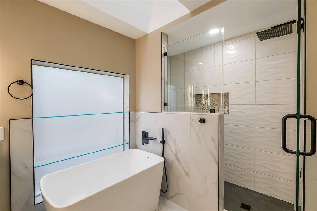 Newly completely renovated and ready for a new family to enjoy. Double vanity, soaking tub and custom shower. Gorgeous!
