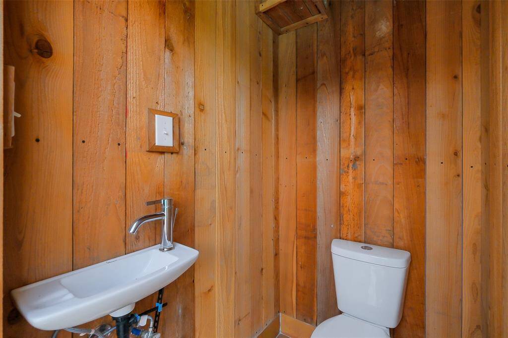Enjoy this recently added pool bath while you're outside this summer.