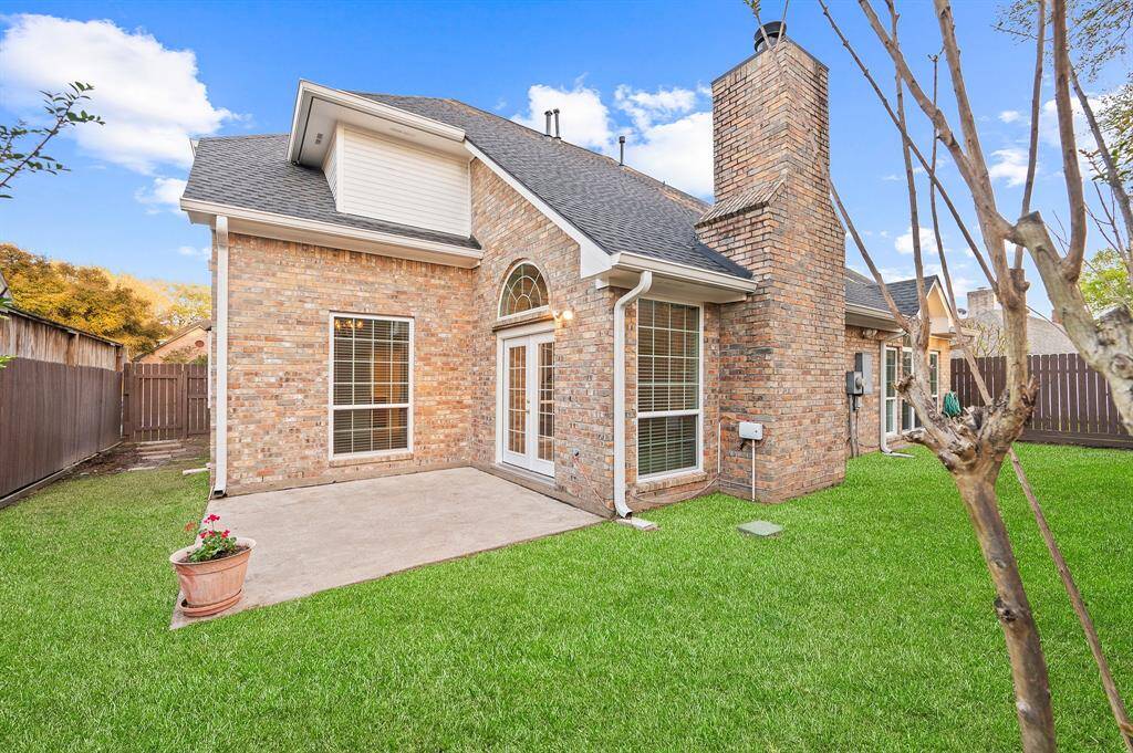 Get ready to fire up the grill on the patio! Plenty of space for the kiddos to play or the 4-legged family members to roam!