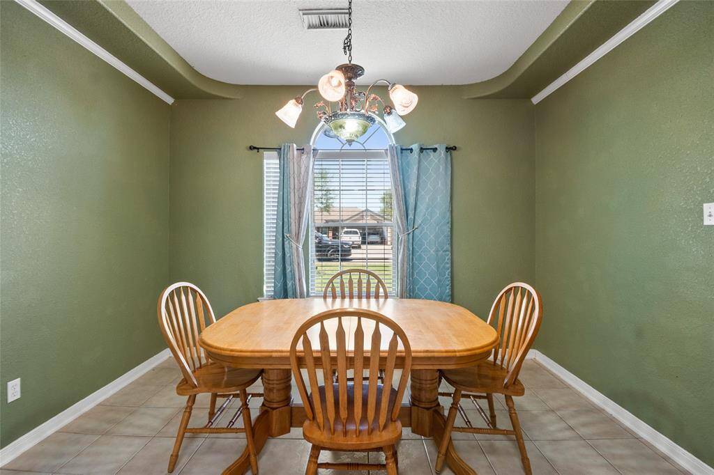 Kitchen area sitting section.