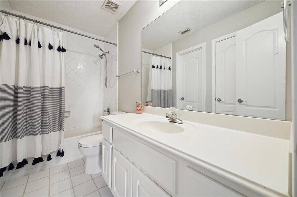 Full bathroom on the upper level.
