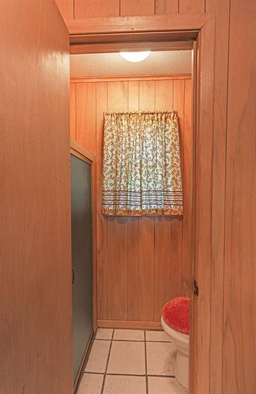 1/2 bath off the the laundry room