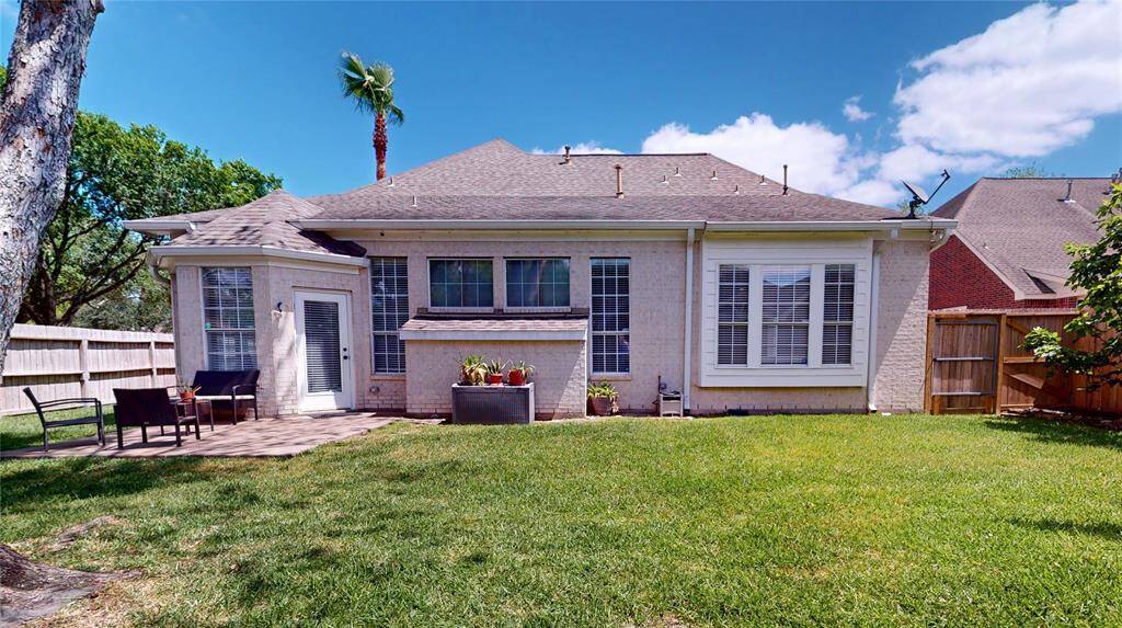 Plenty of room to entertain and also a display of the windows that allow a lot of natural light in the home.