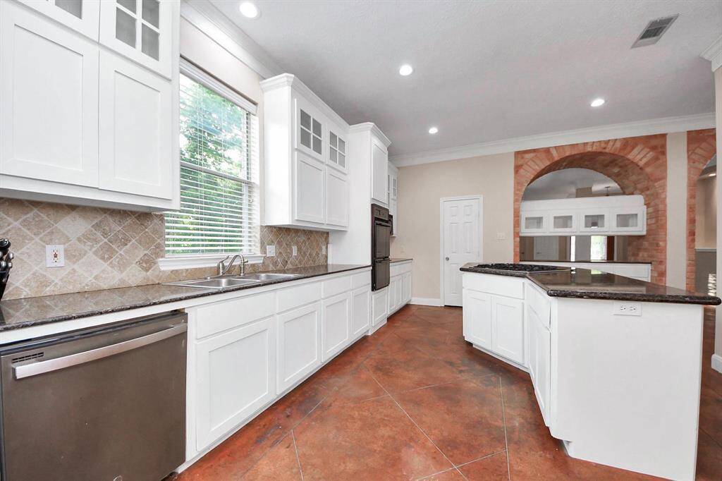 Perfectly positioned within the open-concept floor plan, the kitchen flows effortlessly into the breakfast area, dining room, and main living spaces—ideal for modern living and seamless entertaining.