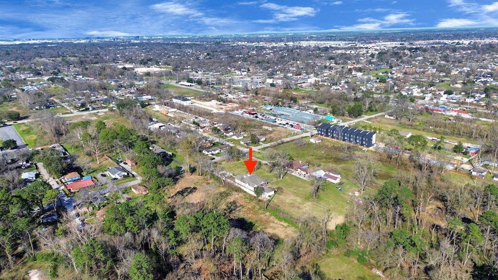 The peace and privacy of a large lot with easy access to local shops, dining, schools, and commuter routes