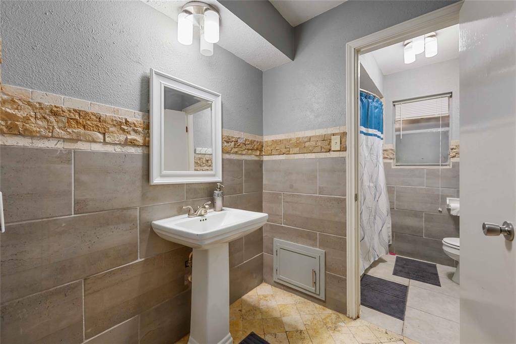 Full guest bath