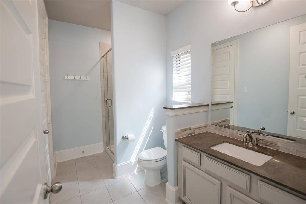 Full secondary bathroom downstairs