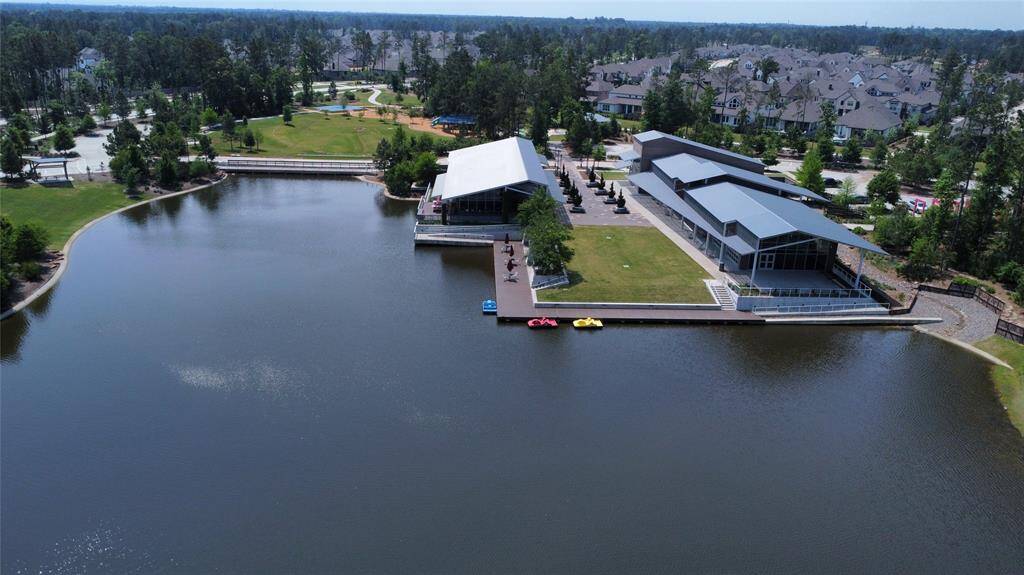 Experience serene lakeside living with this stunning property, featuring modern amenities and breathtaking views. Perfect for relaxation and recreation, this idyllic setting offers a unique blend of tranquility and convenience.