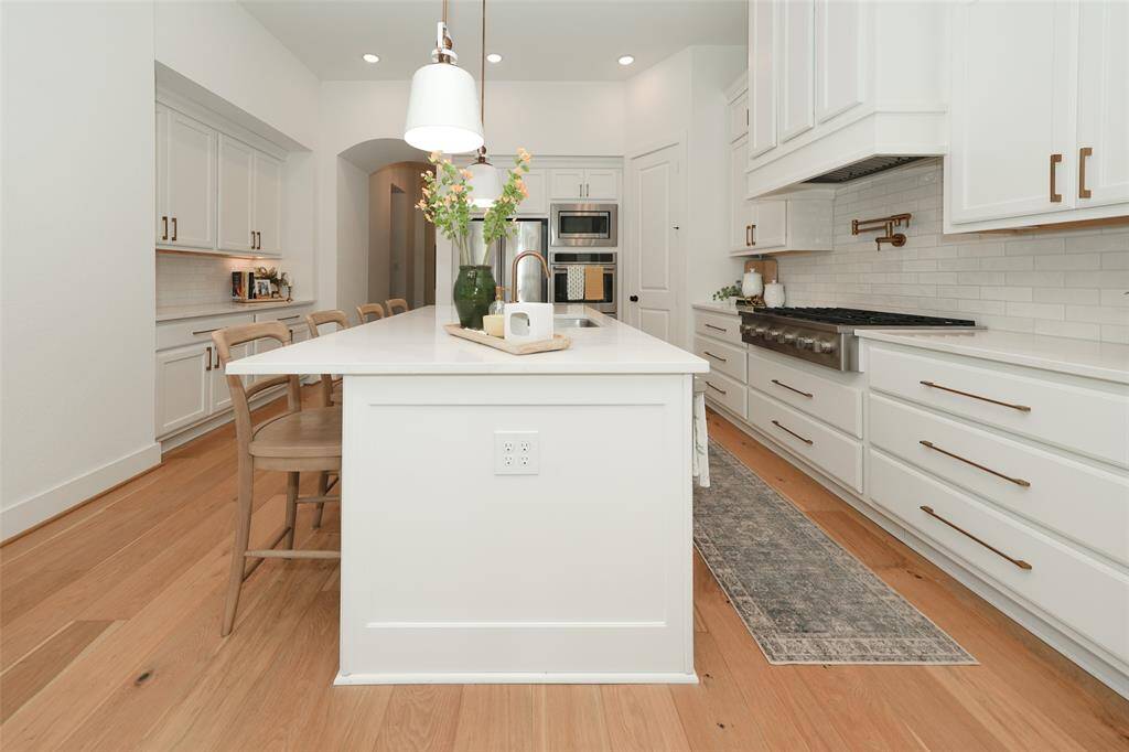 Ample island seating for family and friends.