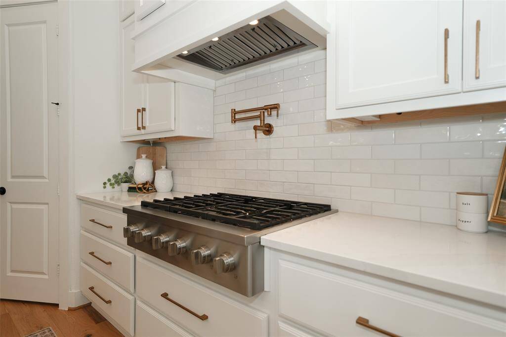 Premium 6-burner gas range for gourmet cooking.