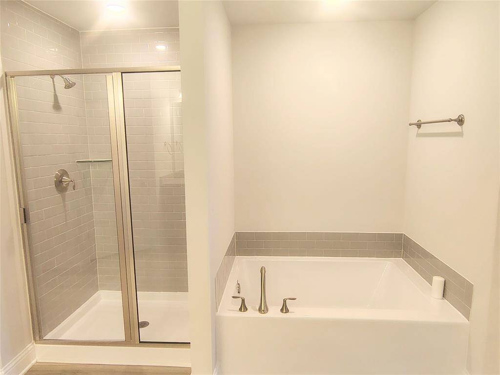 STOCK PHOTOSPACIOUS SHOWER AND GARDEN SOAKING TUB