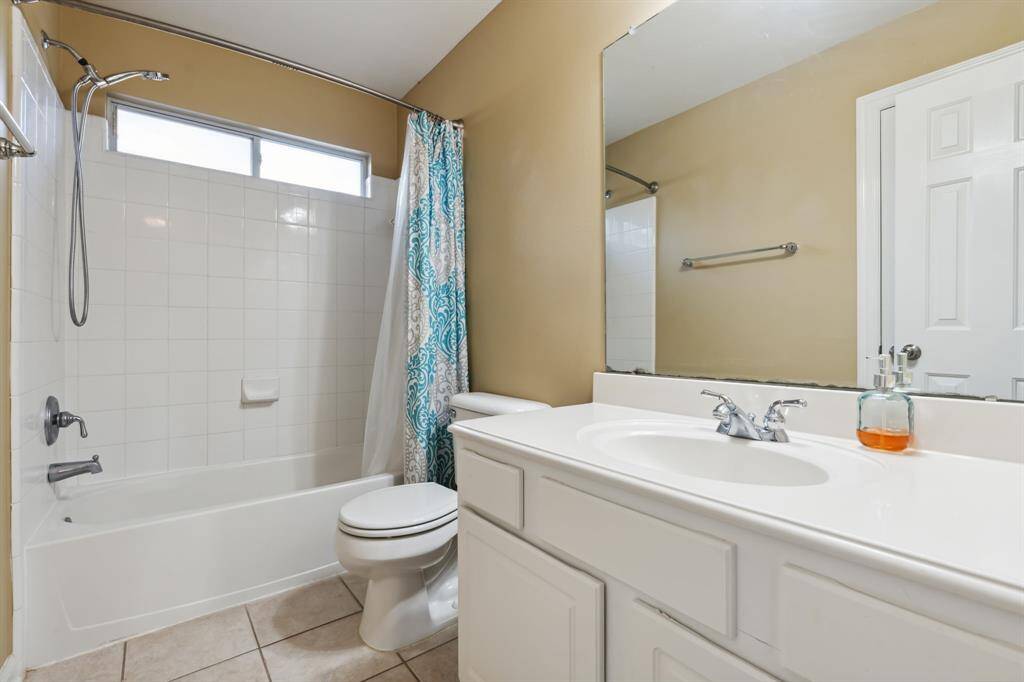 Upstairs full bathroom adjacent to bedroom 5.