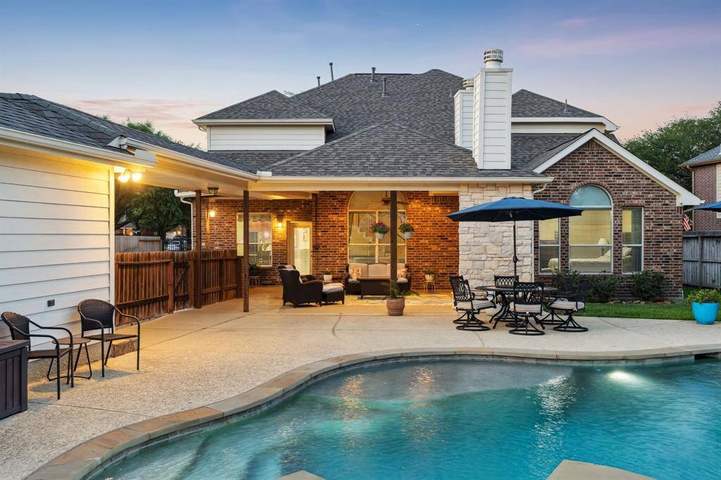 Plenty of ledges inside the pool to sit and lounge on!