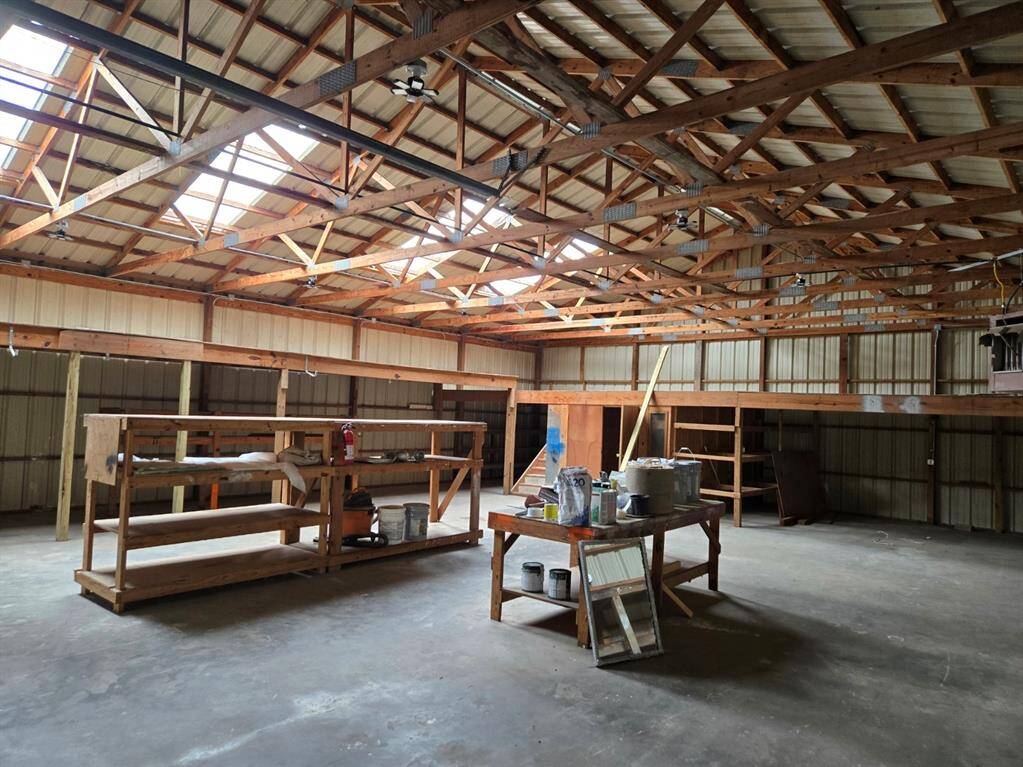 Incredible 50'x35' workshop / warehouse behind the house...amazing possibilities!