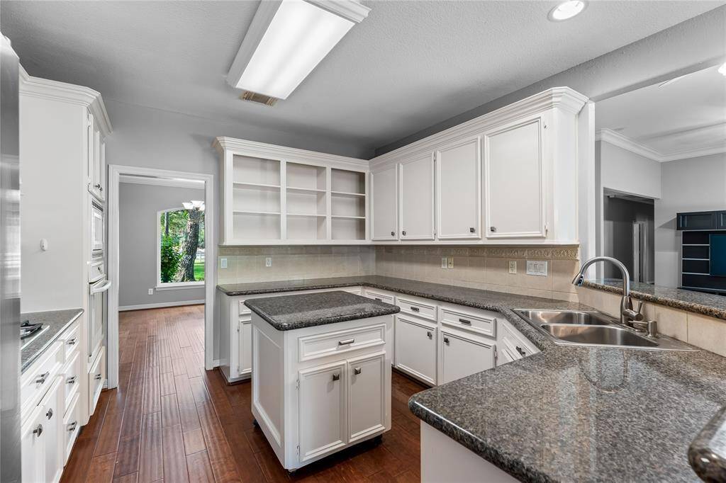 Expansive breakfast bar and open to formal dining, breakfast & den.  Gas range for the culinary enthusiasts!