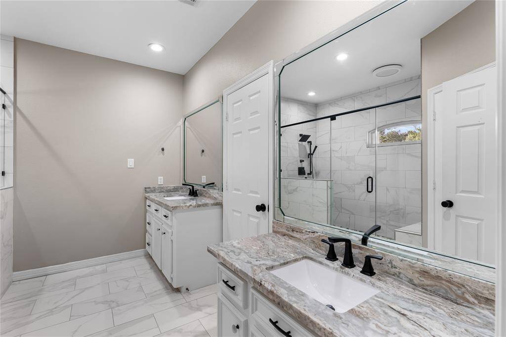 Gorgeous updates with walk in closet!