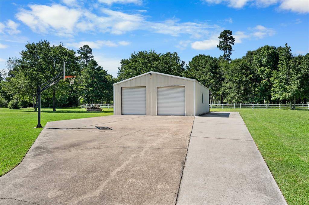 30 x 40 barn with endless possibilities!