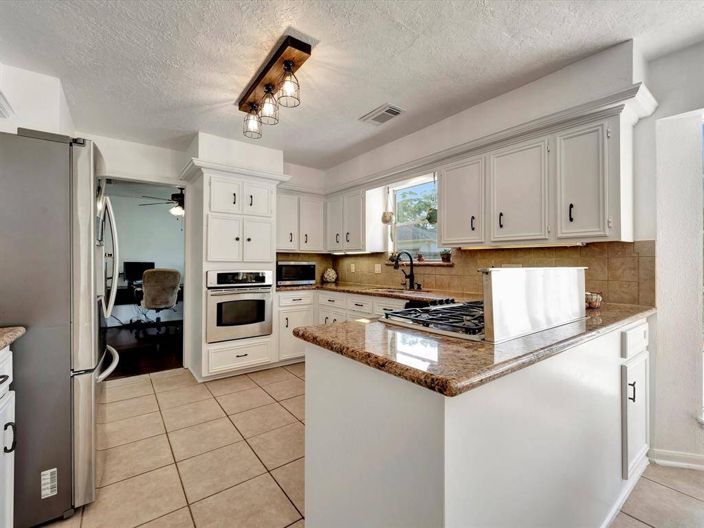 Granite counters and freshly painted. Door leads to dining room.