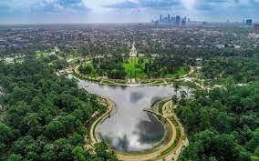 One of the largest urban parks in the US is just blocks away from this boutique property. Built in 2020, this design centric buliding offers modern finishes, excellent service and a prime location!
