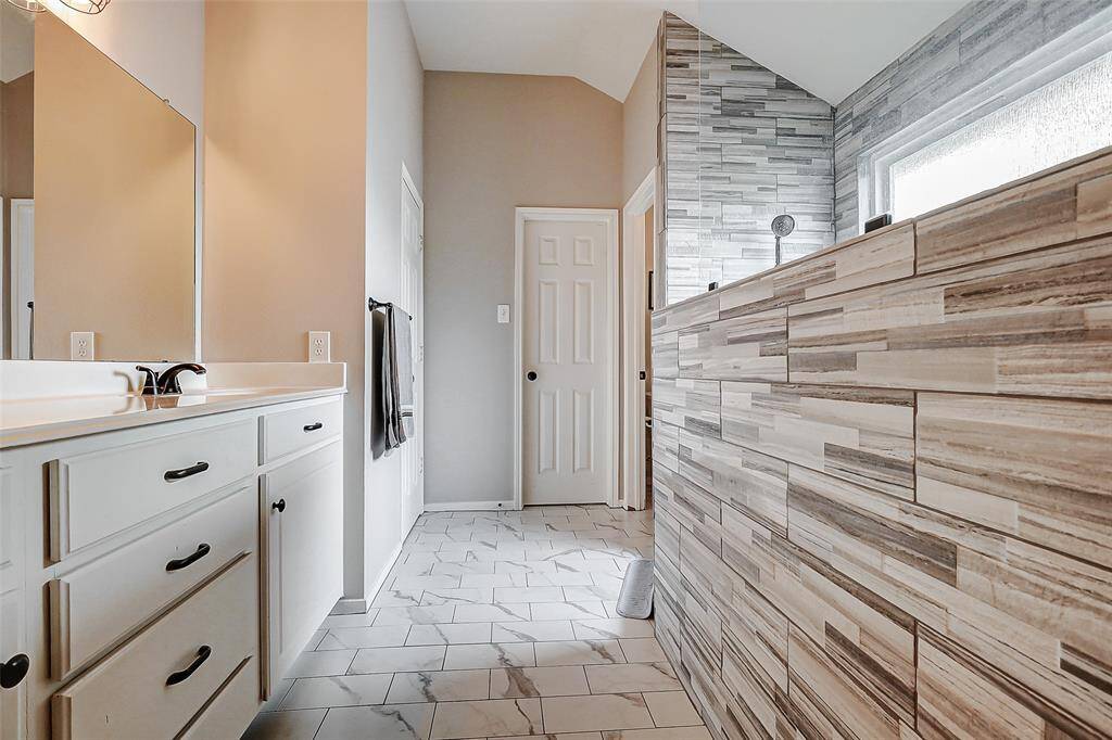 Take a peek at the primary shower