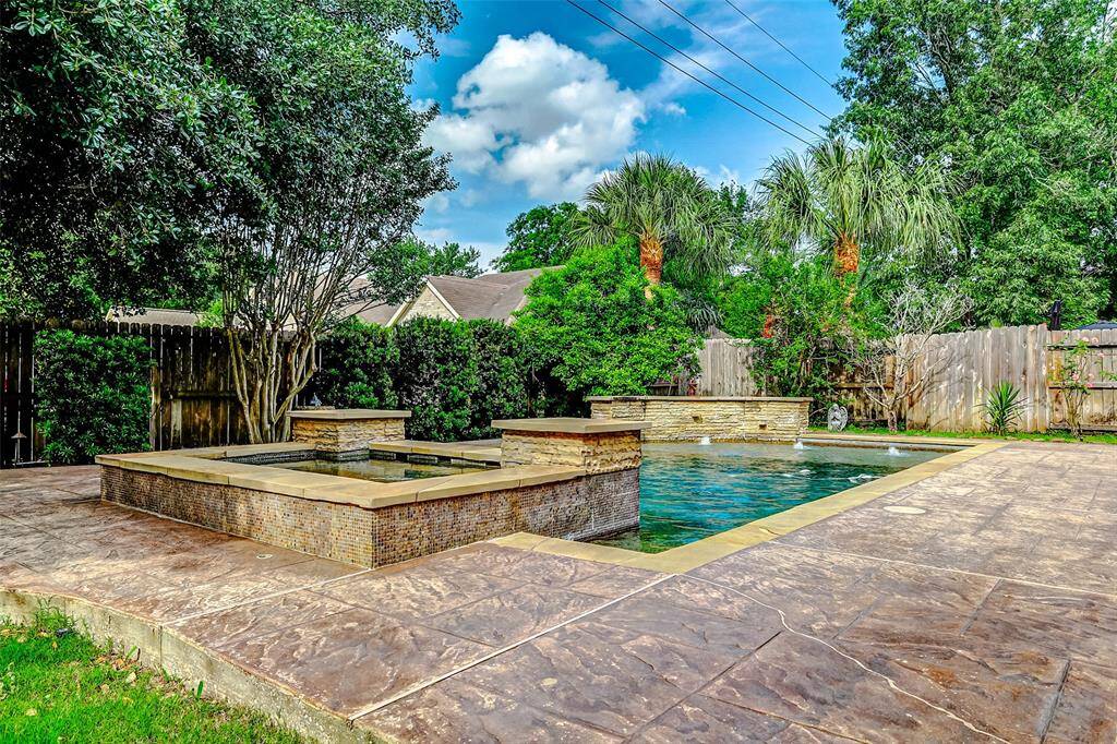 Luxurious pool
