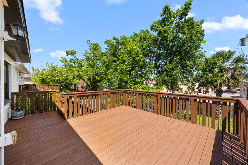 BACKYARD PATIO 2ND FLOOR