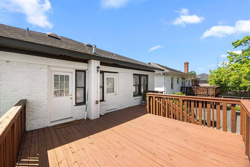 BACKYARD PATIO 2ND FLOOR