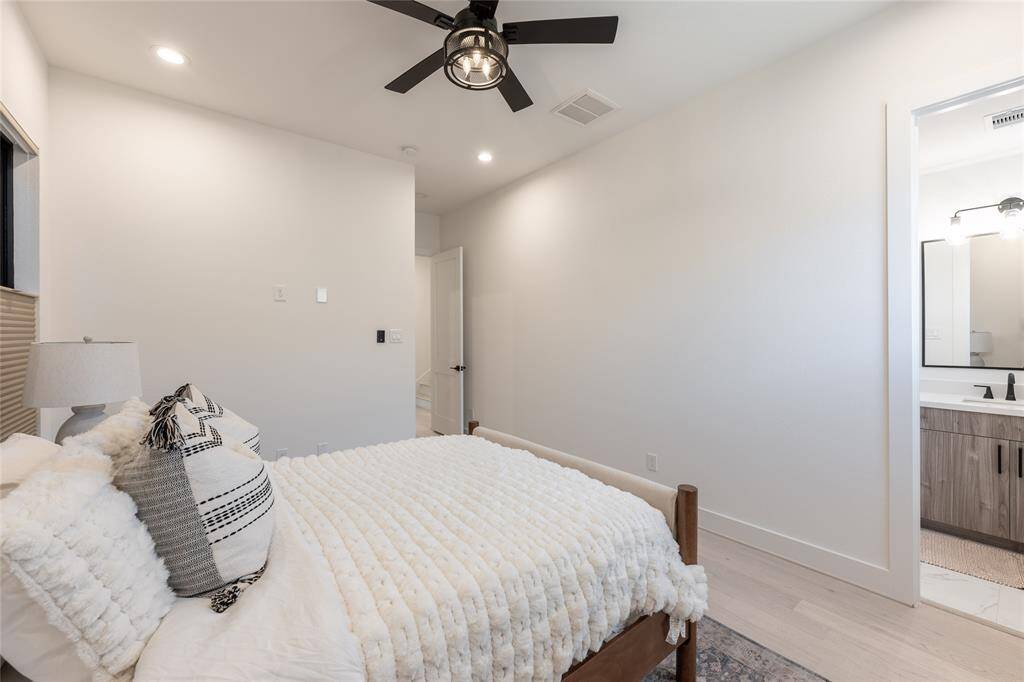 Designed for both relaxation and versatility, this secondary bedroom adapts effortlessly to various lifestyle needs.