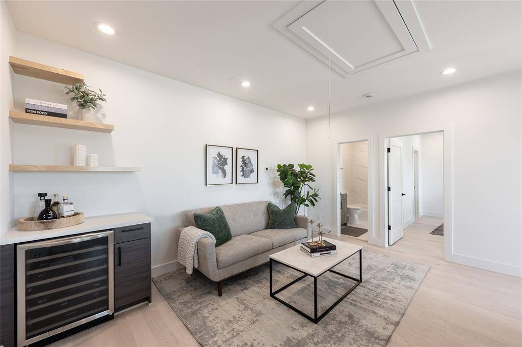 Expansive and light-filled, this flex space adapts to your lifestyle needs with ease.