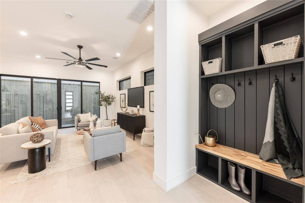 A balance of utility and aesthetic, this nook enhances the home’s effortless livability.