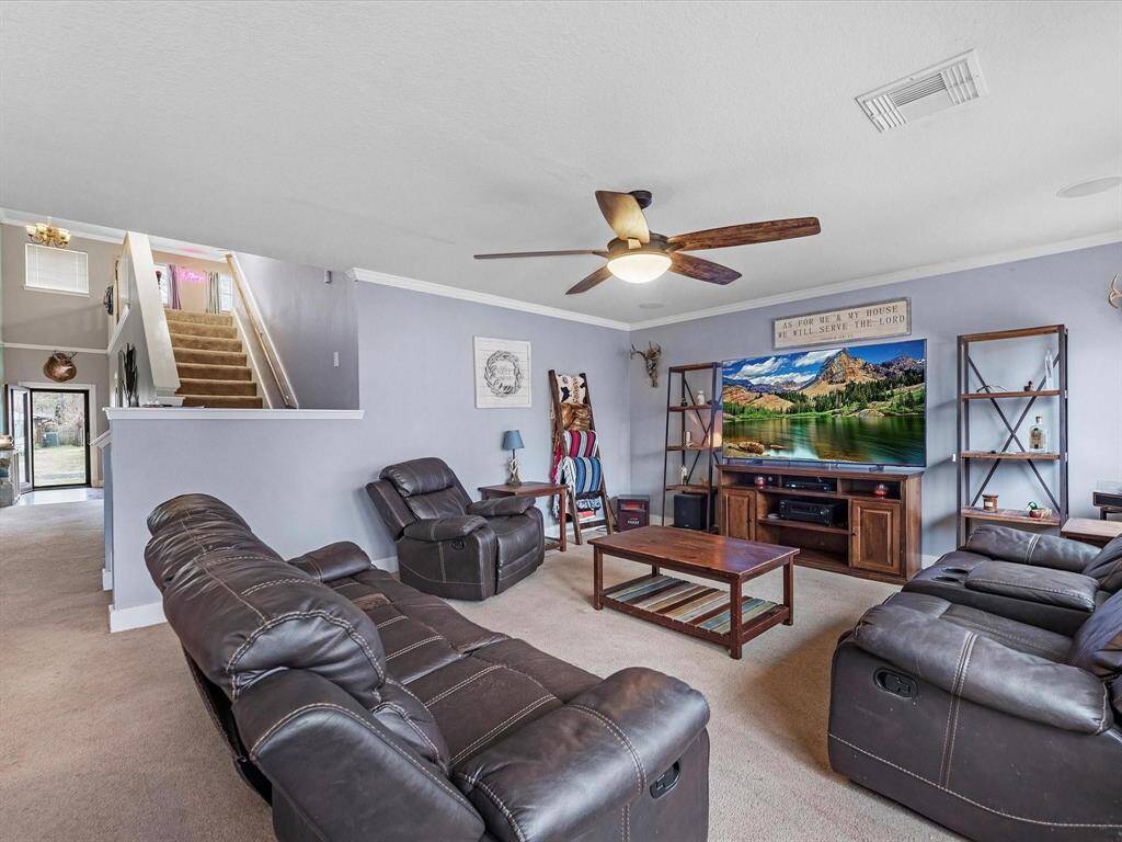 Lots of light living room