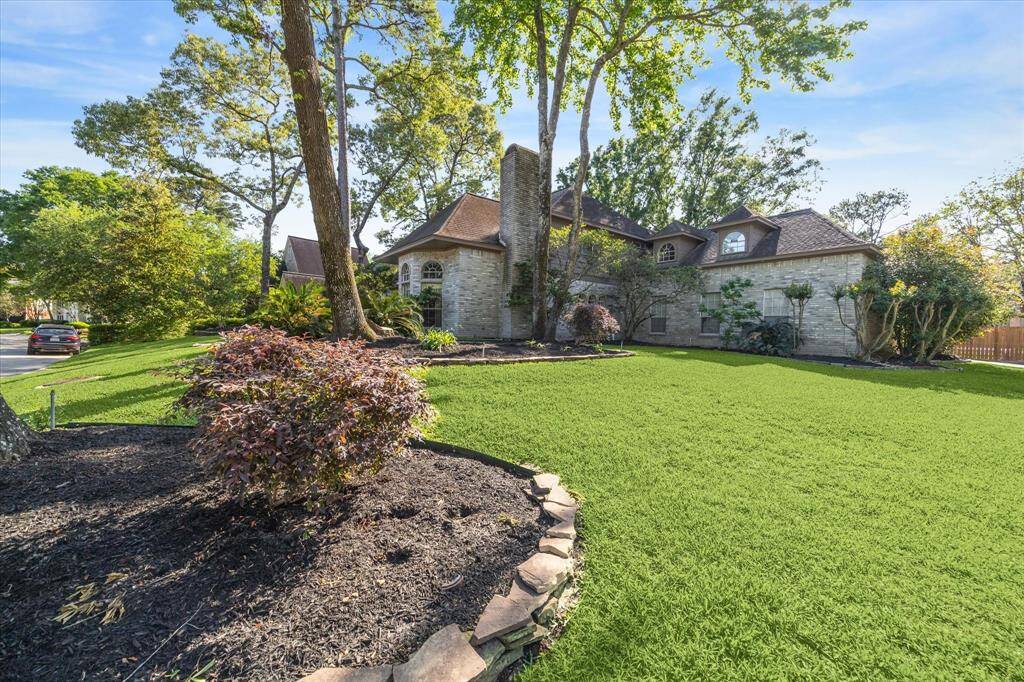 Large corner lot tucked away on Kings Point
