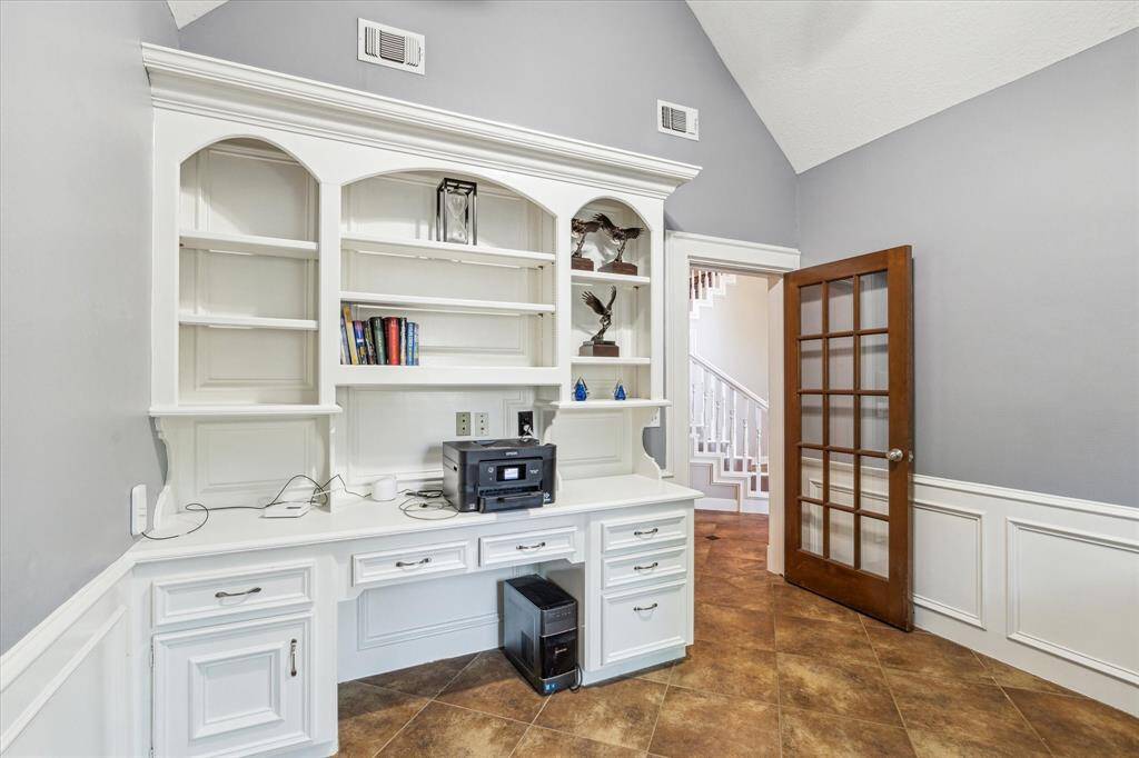 Home office with custom built-ins