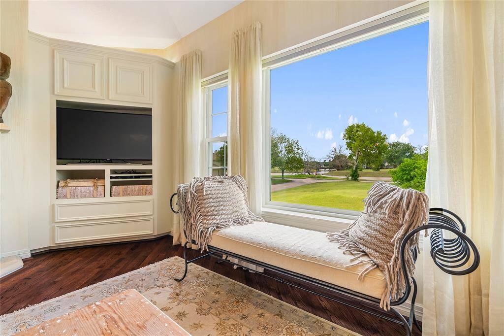 TUCKED IN A BRIGHT CORNER, THIS PEACEFUL SEATING AREA IS THE PERFECT SPOT FOR READING OR ENJOYING GOLF COURSE VIEWS.
