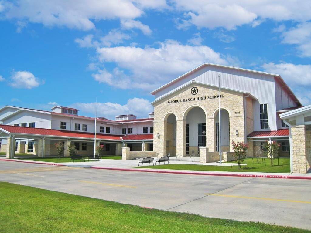 ZONED TO AWARD WINNING GEORGE RANCH HIGH SCHOOL.