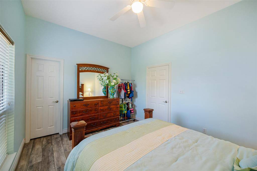 Second view of the secondary bedroom located on the first lelel.