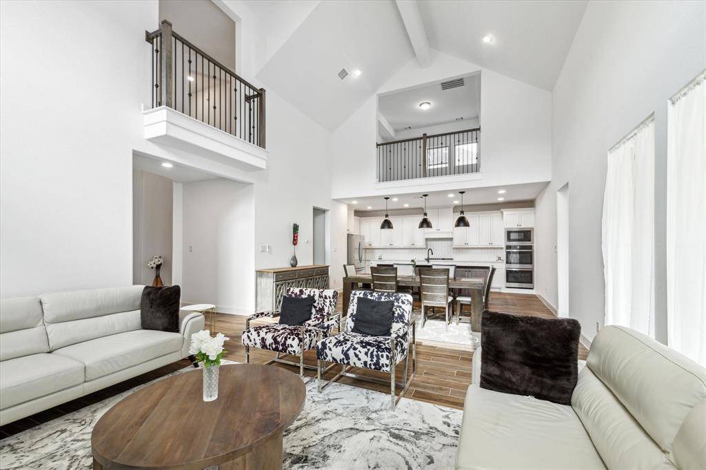 Abundant natural light poursthrough windows, creating a brightand inviting atmosphere.